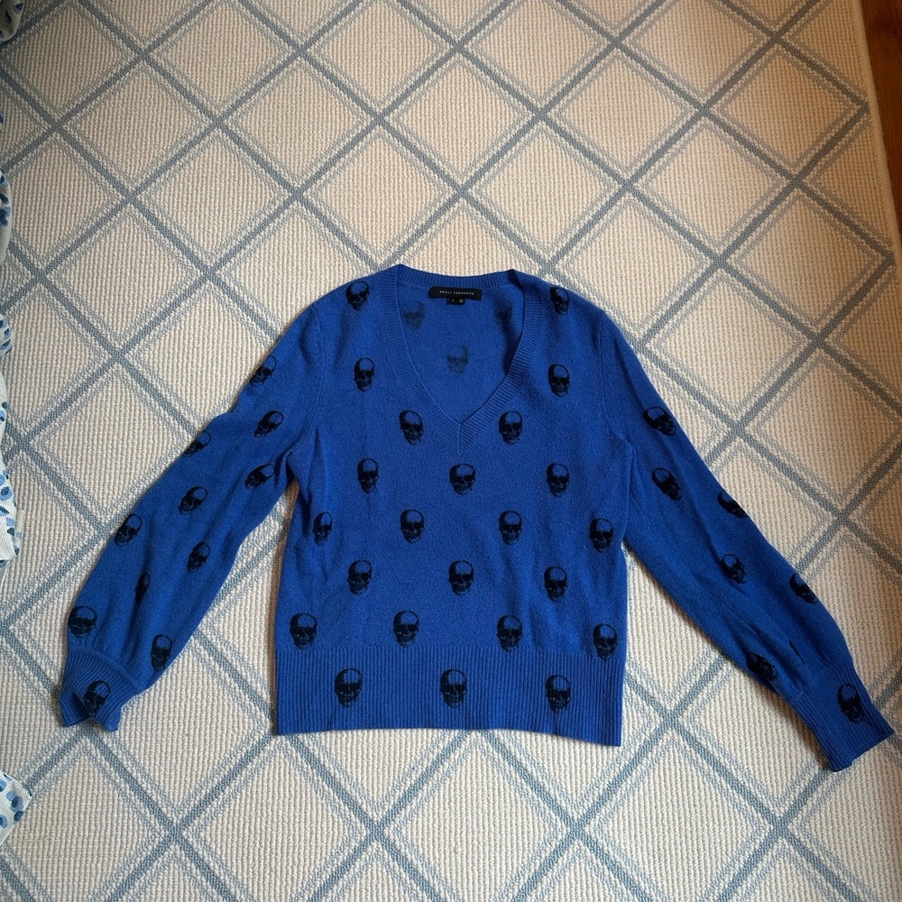 Skull Cashmere Blue and Black Skull V-Neck Sweater
